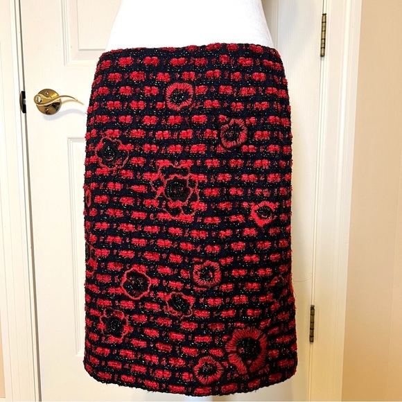 Per Se Dresses & Skirts - Per Se by Carlisle Red and Black Tweed Skirt with Floral Details Size 10 Holiday